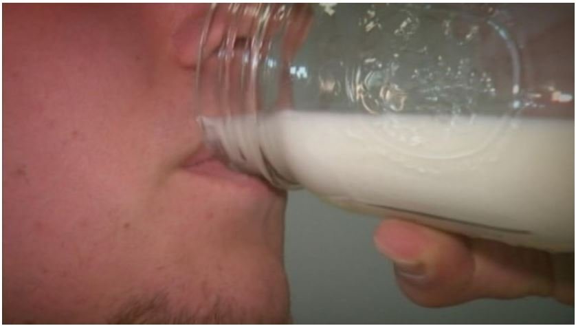 Beber leite materno é a última moda entre os fisiculturistas para ganhar massa muscular