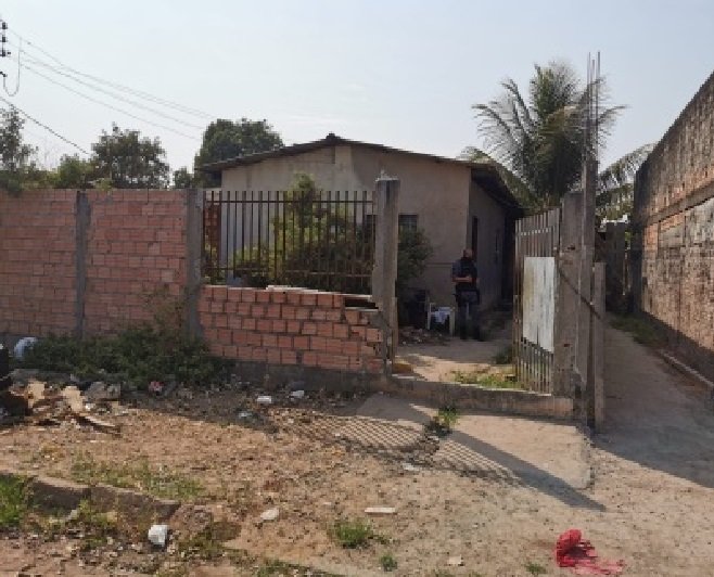 Adolescente é encontrado morto dentro de sua residência