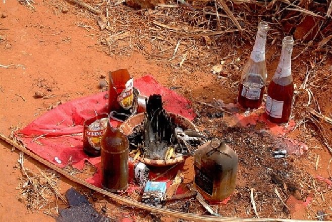 Mulher é acusada por pastor de fazer macumba para matar seu esposo com câncer