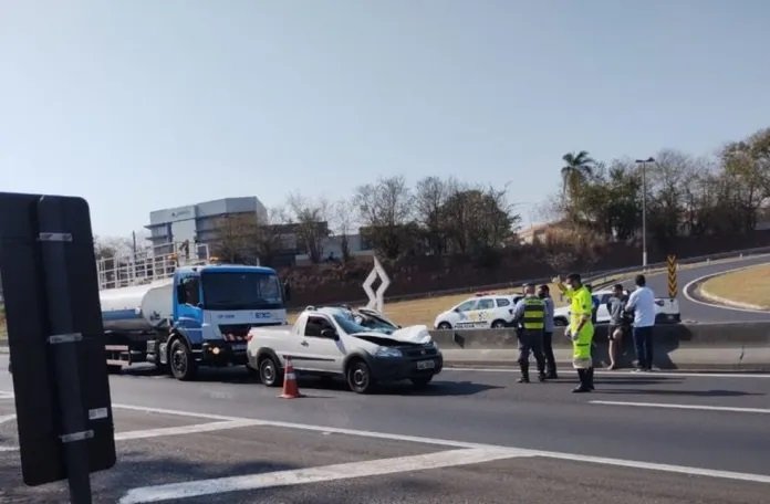 Motorista morre após carro ser atingido por roda que se soltou de caminhão