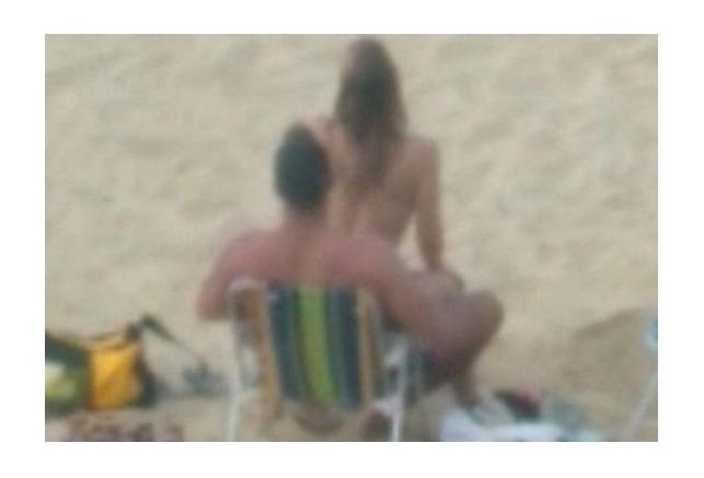 Casal é flagrado em vídeo fazendo sexo em público