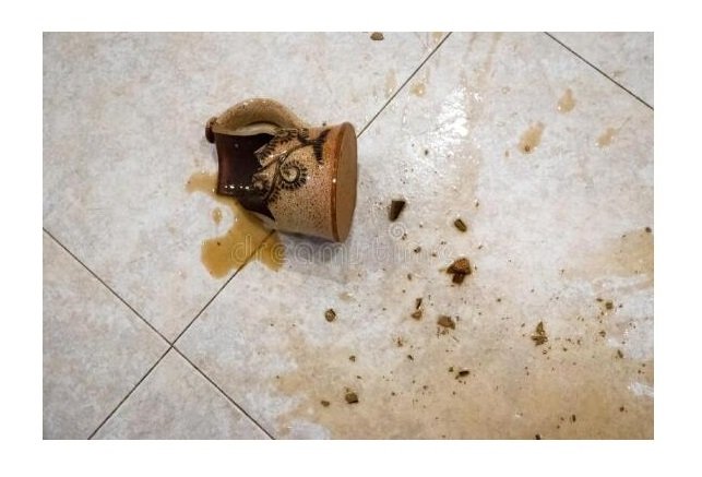 Homem morre após cair em cima de garrafa de café