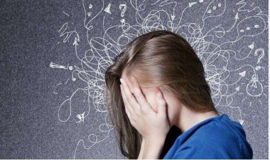 "Síndrome" do Pensamento Acelerado não indica só ansiedade: como saber se tenho?