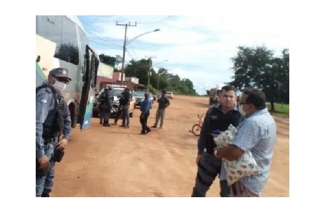 Dupla invade ônibus; tira criança do colo e mata passageiro em MT