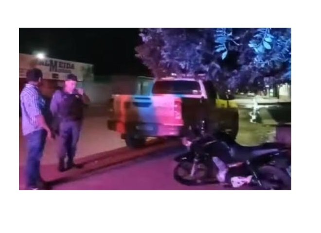 Índio bêbado é flagrado curtindo noite com Hilux do Ibama