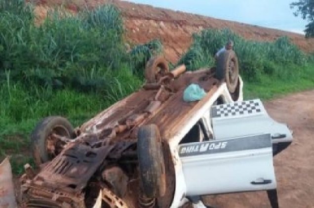 Carro com gêmeos de 11 anos capota em MT; um morre na hora