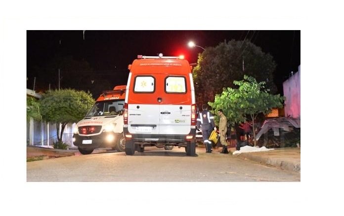 Bandido passa atirando em casa, mata homem e deixa grávida ferida