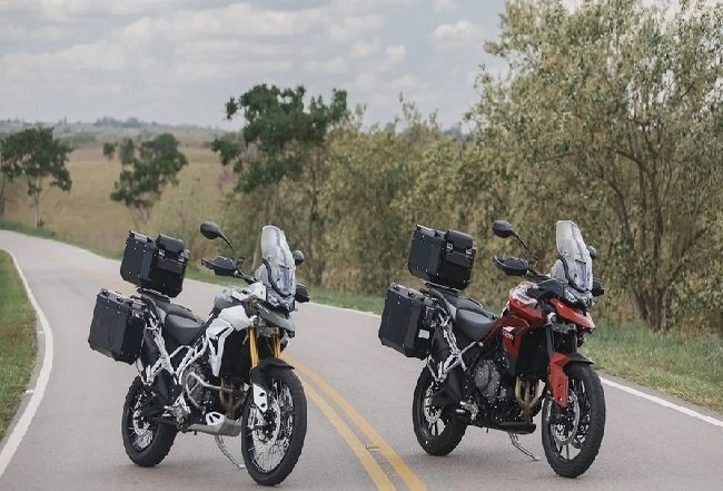 Triumph lança Tiger 900 Touring com malas laterais e Top Box