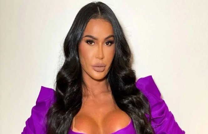 Gracyanne Barbosa vai a evento de Gkay e esquece algo