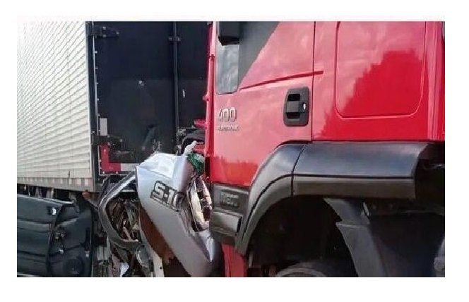 Morador de MT morre após S10 ser prensada por carretas