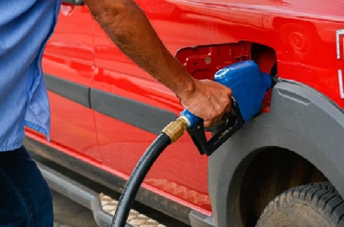 Preço médio da gasolina terá redução de até R$ 0,16 após corte de impostos
