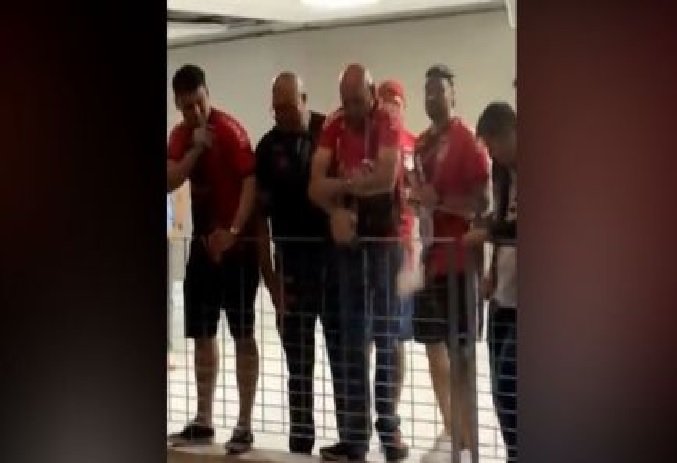 Dono da Havan é atingido por copo de cerveja arremessado por torcedor