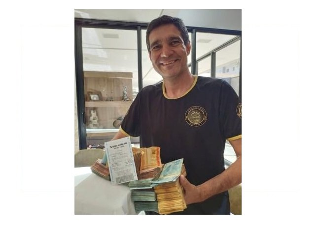 Amigos 'investem' R$ 22 mil em bilhete único na Mega da Virada