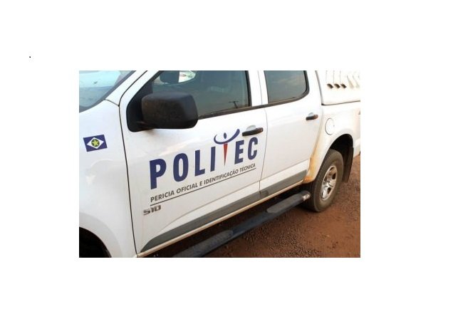 Vizinha encontra idoso morto sentado em cadeira na área