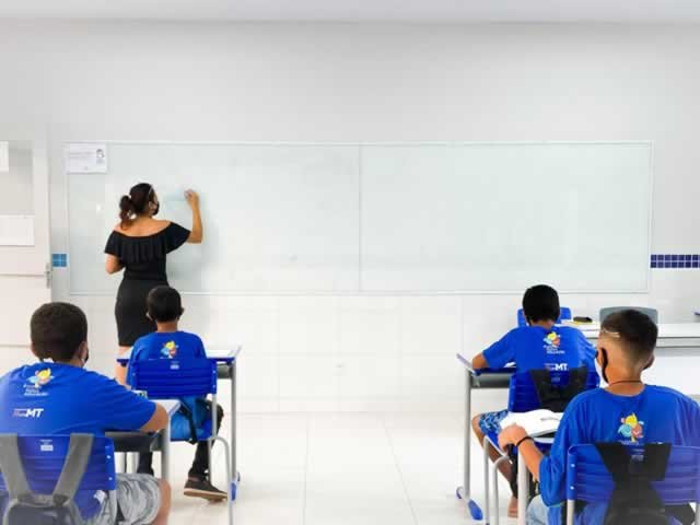 Estudantes sem acesso à internet terão computadores para matrículas online a partir desta segunda-feira
