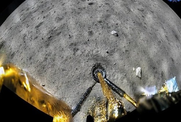 Sonda espacial chinesa encontra água na Lua pela 1ª vez na história