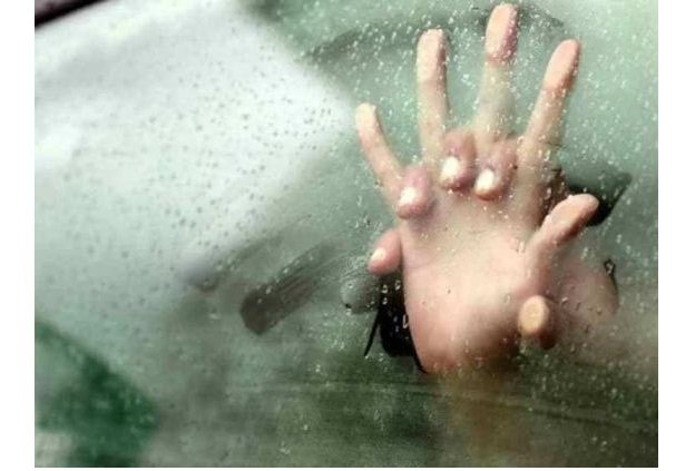 Casal é flagrado fazendo sexo dentro de carro em avenida de MT