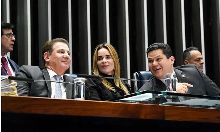 Senado aprova mudanças na lei das teles que beneficiam Oi e Vivo
