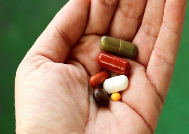 Cardiologista alerta idosos e cardiopatas sobre uso de antigripais sem prescrição médica