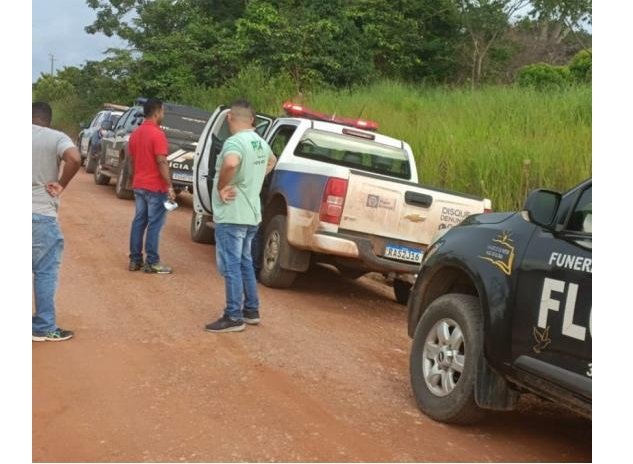 Corpo em estado avançado de decomposição é encontrado em matagal