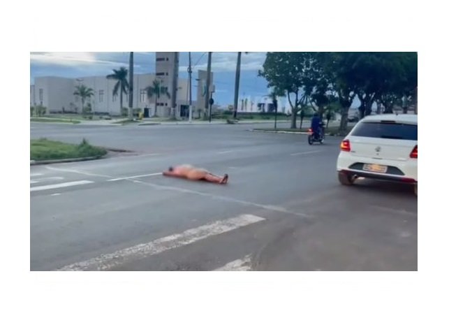 Mulher `surta´ e fica `peladona´ pelas ruas de cidade do interior de MT