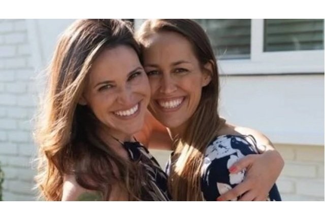Mulher presenteia o marido com sexo a três, descobre-se lésbica e o deixa