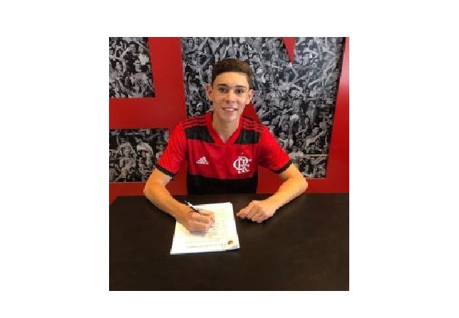 Com 18 anos, jogador de MT é contratado pelo Flamengo