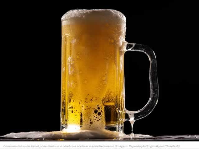 Beber uma cerveja por dia pode diminuir tamanho do cérebro, aponta estudo