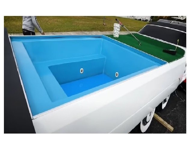 Carro mais longo do mundo fica ainda maior e tem piscina e heliponto