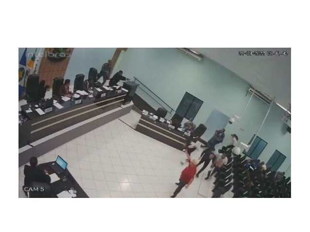 Pedido de cassação de vereador por Querência é protocolado na Câmara por servidor e deputado