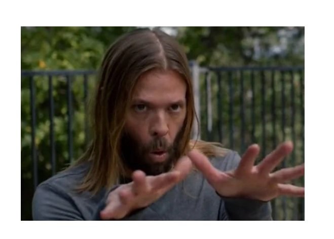 Morre Taylor Hawkins, baterista da banda Foo Fighters. Turnê está cancelada