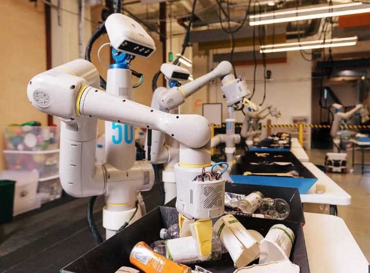 NOVO ROBÔ DA ALPHABET AJUDA NA RECICLAGEM E APRENDE COM SIMULAÇÕES
