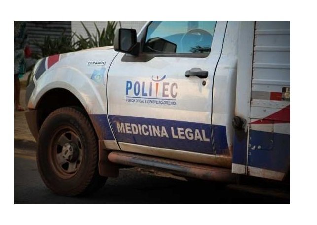Polícia encontra corpo de homem submerso na água