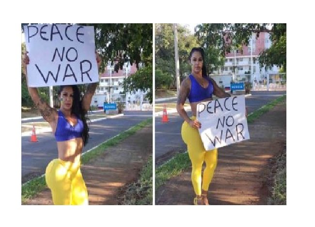 Dona do ‘maior bumbum do Brasil’ posa em frente à embaixada russa