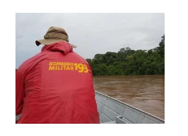 Homem salva família, mas morre afogado após barco virar em MT
