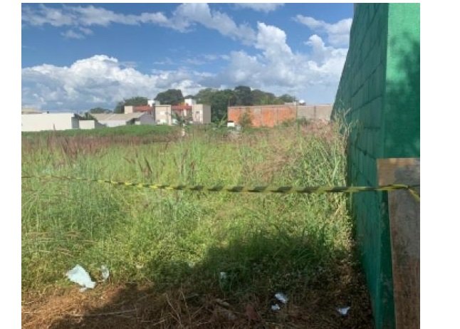 Homem sente odor e encontra corpo em decomposição ao lado de PSF
