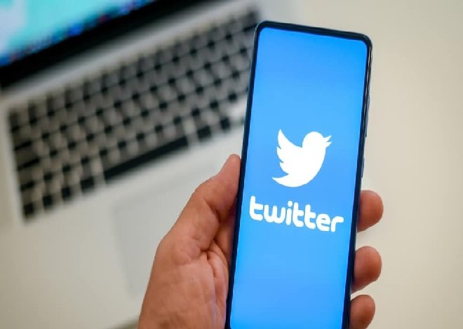 Elon Musk suspende compra do Twitter e ações da rede social despencam