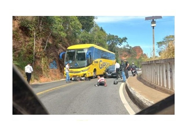 Eletricista que bateu moto de frente com ônibus ia ao velório do irmão e sofreu 3 fraturas