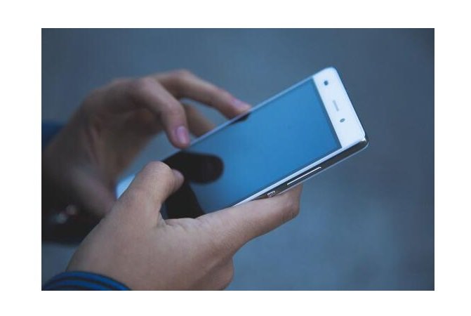 Golpe promete emprego, mas invade celular para roubar dados e dinheiro