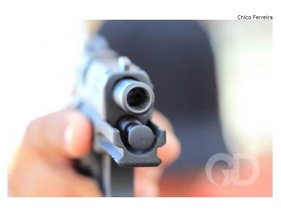 Duas mulheres são assassinadas e homem fica ferido em 'fumódromo'