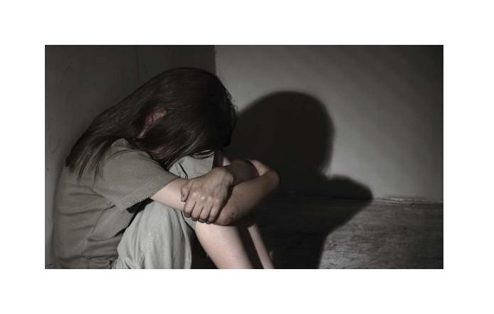 Pedófilo estuprava menina de 13 anos e dizia: É normal entre pai e filha