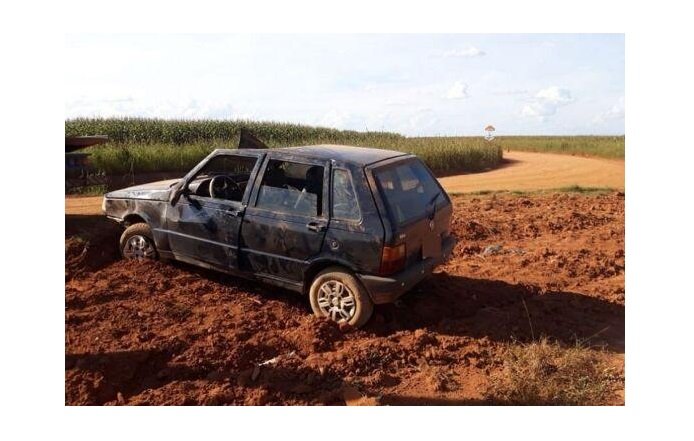 Criança de 6 anos morre em capotamento de carro