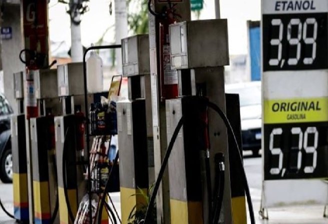 Preço da gasolina cai mais 2,9% e atinge menor valor em 12 meses