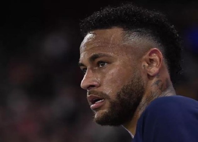 Um mês antes da Copa, Neymar será julgado por corrupção