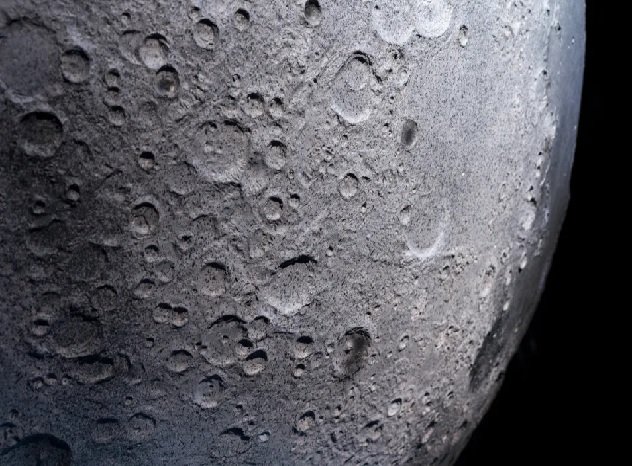 NASA anuncia descoberta de 'espaços habitáveis' na Lua
