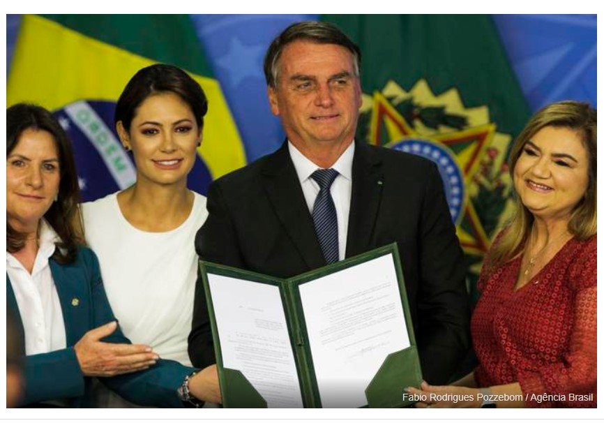 Bolsonaro sanciona piso salarial de R$ 4,7 mil para enfermeiros