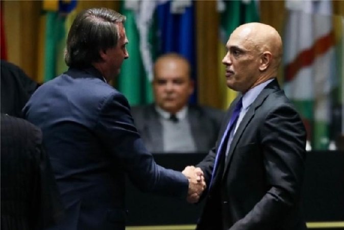 Bolsonaro diz que vai à posse de Alexandre de Moraes como presidente do TSE