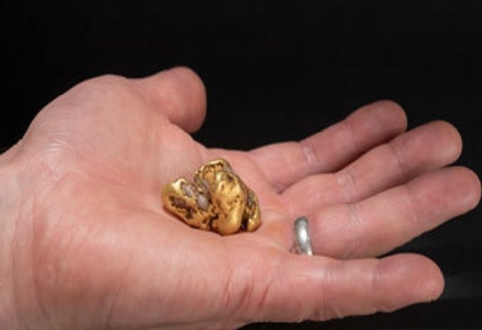 Maior pepita de ouro encontrada na Escócia em mais de 400 anos é exibida em Museu