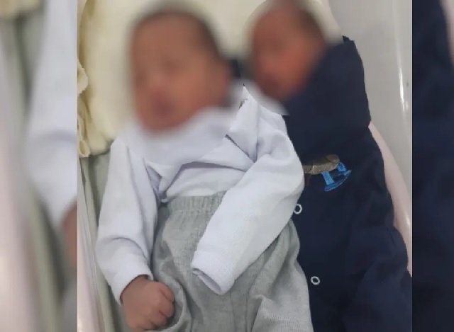Jovem dá à luz a gêmeos de pais diferentes