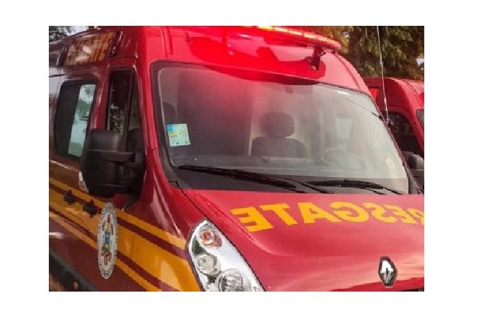 Criança fica com olho exposto após capotamento em MT